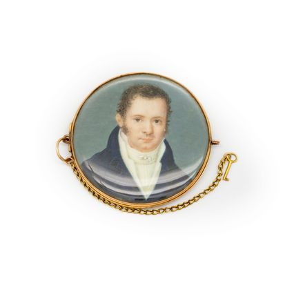 null Small miniature on ivory, forming a medallion, decorated with a portrait of...