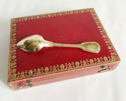 null Suite of 12 small spoons in silver vermeil, model with nets and contours. Figured....