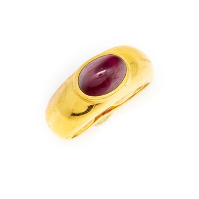 null 18K yellow gold ring set with an oval cabochon ruby
TDD : 49 
Gross weight:...