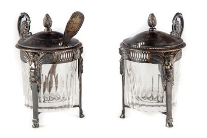null Pair of silver mustard pots with openwork, finely chiseled with a decoration...