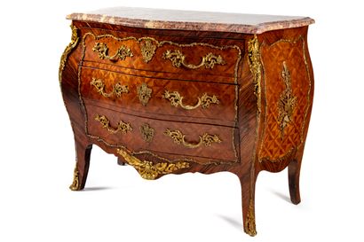 null Chest of drawers in marquetry of cubes of curved form, opening by three drawers...