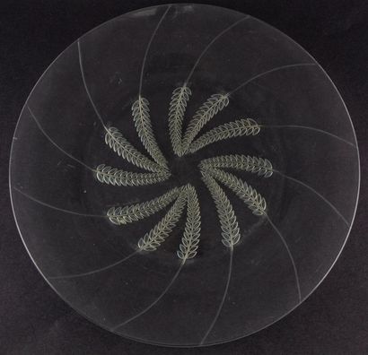 LALIQUE LALIQUE - France
Glass dish, Arras model, in pressed molded glass, decorated...