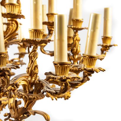 null Important chandelier with 25 arms of light on two registers in gilded bronze...