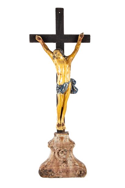 NEVERS NEVERS
Crucifix d'autel en faïence polychrome sur une croix en bois noirci,...