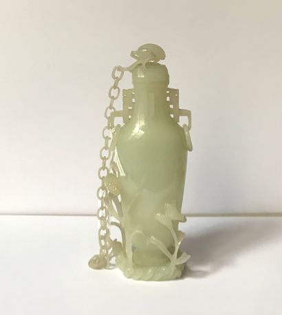 CHINE CHINA - About 1900
Covered baluster vase in light jade (nephrite) carved in...