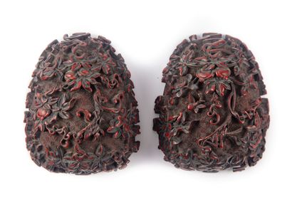 CHINE CHINA - 19th century
Fruit-shaped box in cinnabar red lacquer with high relief...
