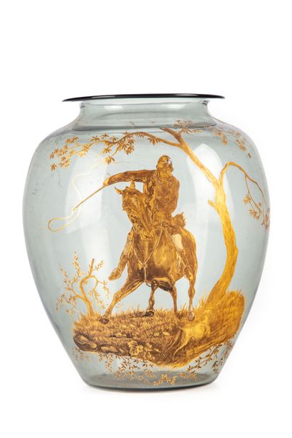DAUM NANCY DAUM NANCY
Vase en verre gris fumé à décor en émaux peints dorés d'un...