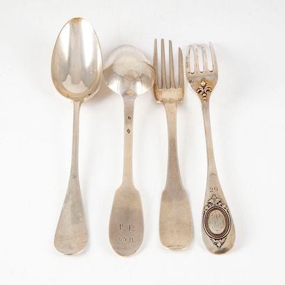 null Set of two large silver flatware, uniplat model

M.O. : various - Minerve hallmark

Weight...