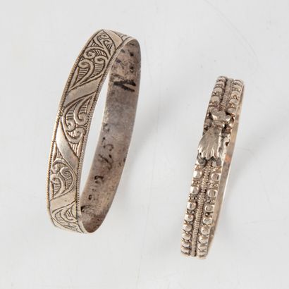 null 
Lot of two silver bracelets rigid Berber
