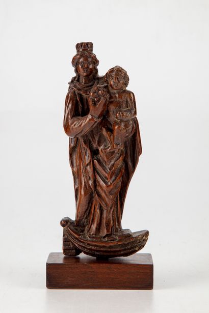 null Statuette in carved wood representing a saint carrying the baby Jesus on a boat...