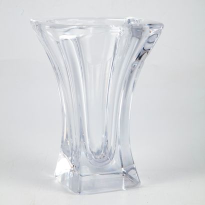 null Crystal vase of slightly moved form. Around 1970

H. 18 cm