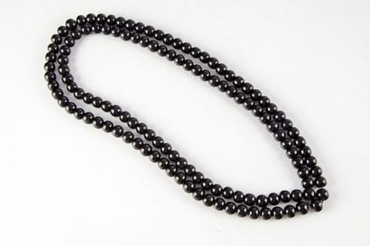 
Collier de perles noires



Accidenté
