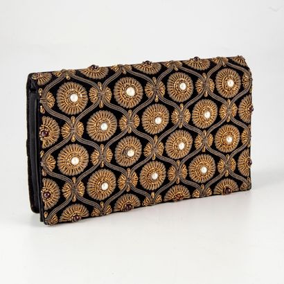 null Velvet evening clutch decorated with stylized patterns embroidered with gold...