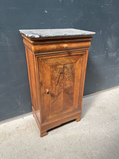 null Bedside table opening by a drawer in high part and a leaf. Grey marble top 

H....