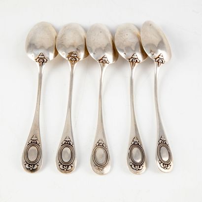 null Set of five silver spoons, with medallions decorated with lambrequins

M.O....