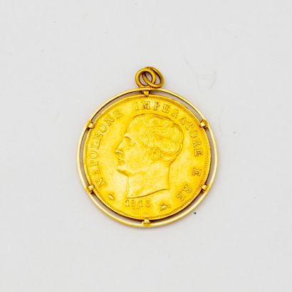 null Pendant brooch in yellow gold decorated with a 40 lira coin, dated 1843

Weight...