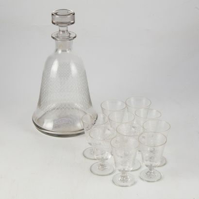null Service with liquor out of glass with engraved decoration including: a carafe...