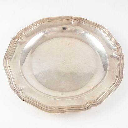 null 
Silver dish of round form, with contoured edge and double filets. France 18th...