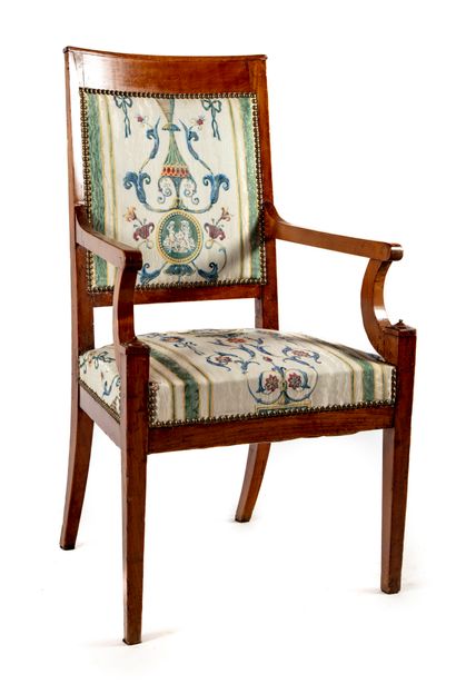 null Natural wood armchair with straight back. Armrests moved. Feet in sheath. Provincial...