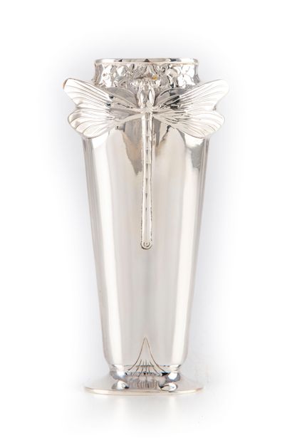 CHRISTOFLE CHRISTOFLE

Vase Dragonflies in silver plated bronze chiseled on both...