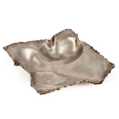 FERAUD Albert FERAUD ( 1921 - 2008 )

Free form ashtray in hammered stainless steel

Signed...