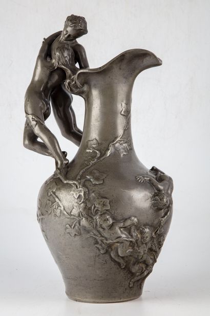 LARCHE Raoul LARCHE (1860 - 1912)

"The Lovers"

Large pewter pitcher, with lanceolate...