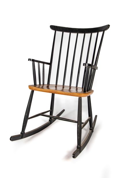 TAPIOVAARA In the taste of Ilmari TAPIOVAARA (1914-1999)

Rocking-chair in black...
