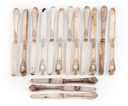 null Set of 12 cheese knives with silver blade and silver handle with foliage decoration,...