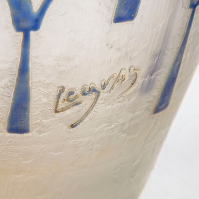 LEGRAS François Théodore LEGRAS (1839-1916)

Vase Legras en verre émaillé bleu à...