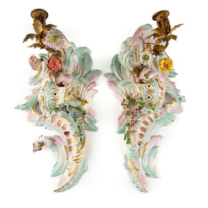 null GERMANY

Pair of porcelain and bronze sconces, in the MEISSEN taste, decorated...