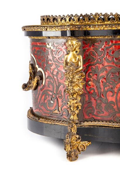 null 
Jardinière of form moved in marquetry Boulle inlays of brass nets, punctuated...