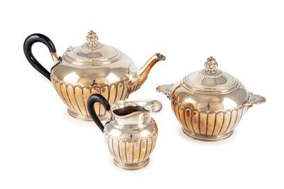 null Silver tea service molded with gadroons and chased with shells. Fretel in the...