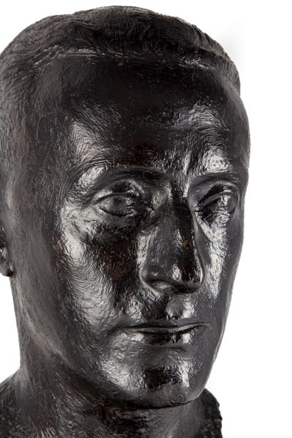 DAMBOISE Marcel DAMBOISE (1903 - 1992)

Portrait d'homme

Sculpture en bronze à patine...