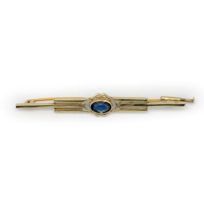 null Circa 1930

White gold brooch set with a blue stone

Gross weight : 3,6 g.