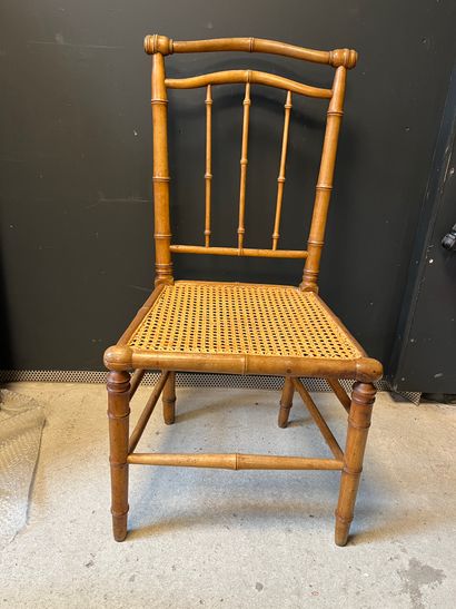 null Petite chaise en bois façon bambou. assise cannée. Fin du XIXe