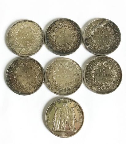 null Sept pièces de 10 Fcs en argent des années 1970

Poids : 170 g

En l'état
