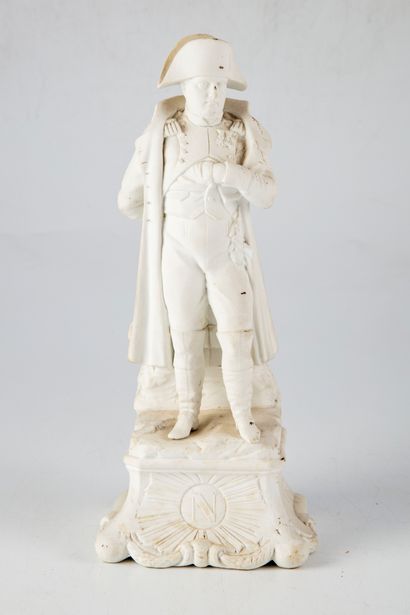null Statuette en biscuit représentant Napoléon en pieds

H. : 24 cm

Eclats et ...