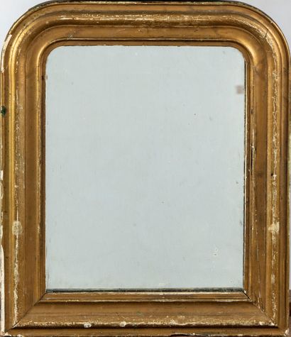null Small mirror in gilded wood and molded. arched upper part. End of the XIXth...