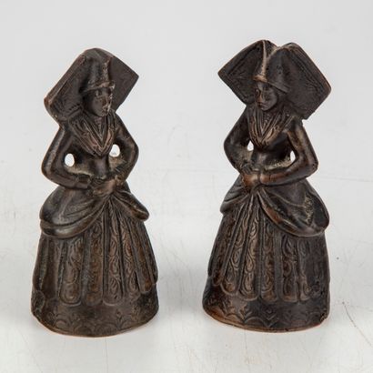 null Paire de cloches en bronze représentant des alsaciennes