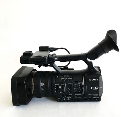 null SONY HDR AX 2000

Caméra EXMOR 3CMOS

On joint une caméra BAG T NB 

En l'état...
