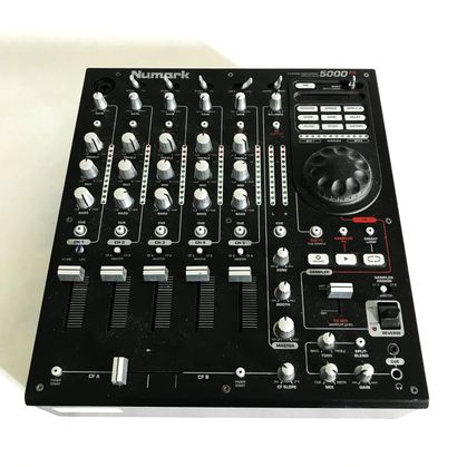 null TABLE DE MIXAGE DJ NUMARK 5000 FX

Mixeur DJ 5 canaux avec fonctions sampler

En...