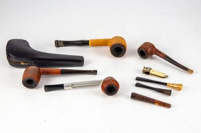 null Lot including : 

Five pipes and three cigarette smokers 

One joined a cigar...