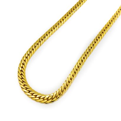 null Yellow gold necklace with flat links ending with a snap hook

Weight : 23,9...