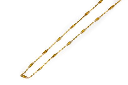 null Gold chain with openwork links 

Weight : 6,5 g 

L. : 47 cm