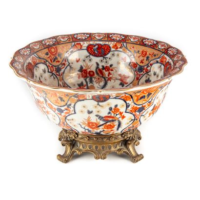 null MANUFACTURE WONG LEE Hong-Kong
Importante coupe en porcelaine polychrome style...