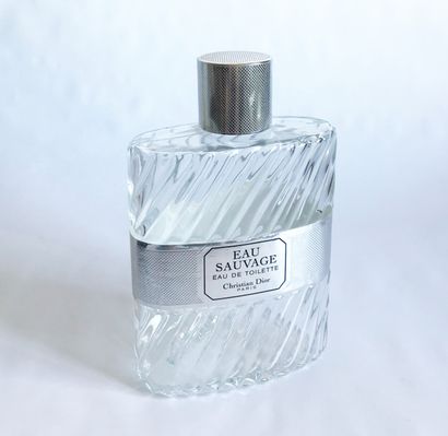 null Christian DIOR - Paris
Grande bouteille de parfum : Eau Sauvage - eau de toilette
H....