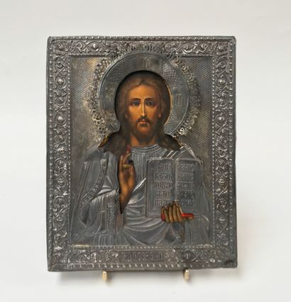 null RUSSIE
Icône peinte sur bois représentant le Christ Pantécrator bénissant dans...