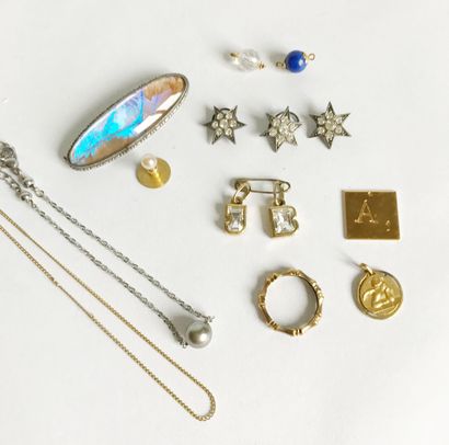 Set of small fancy jewelry: brooch - bracelet...