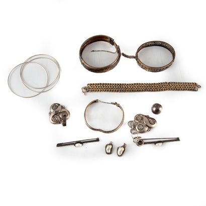 Lot of silver costume jewelry 
Gross weight...