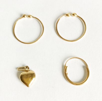 null Pair of creole earrings, a creole orphan and a small heart-shaped pendant in...